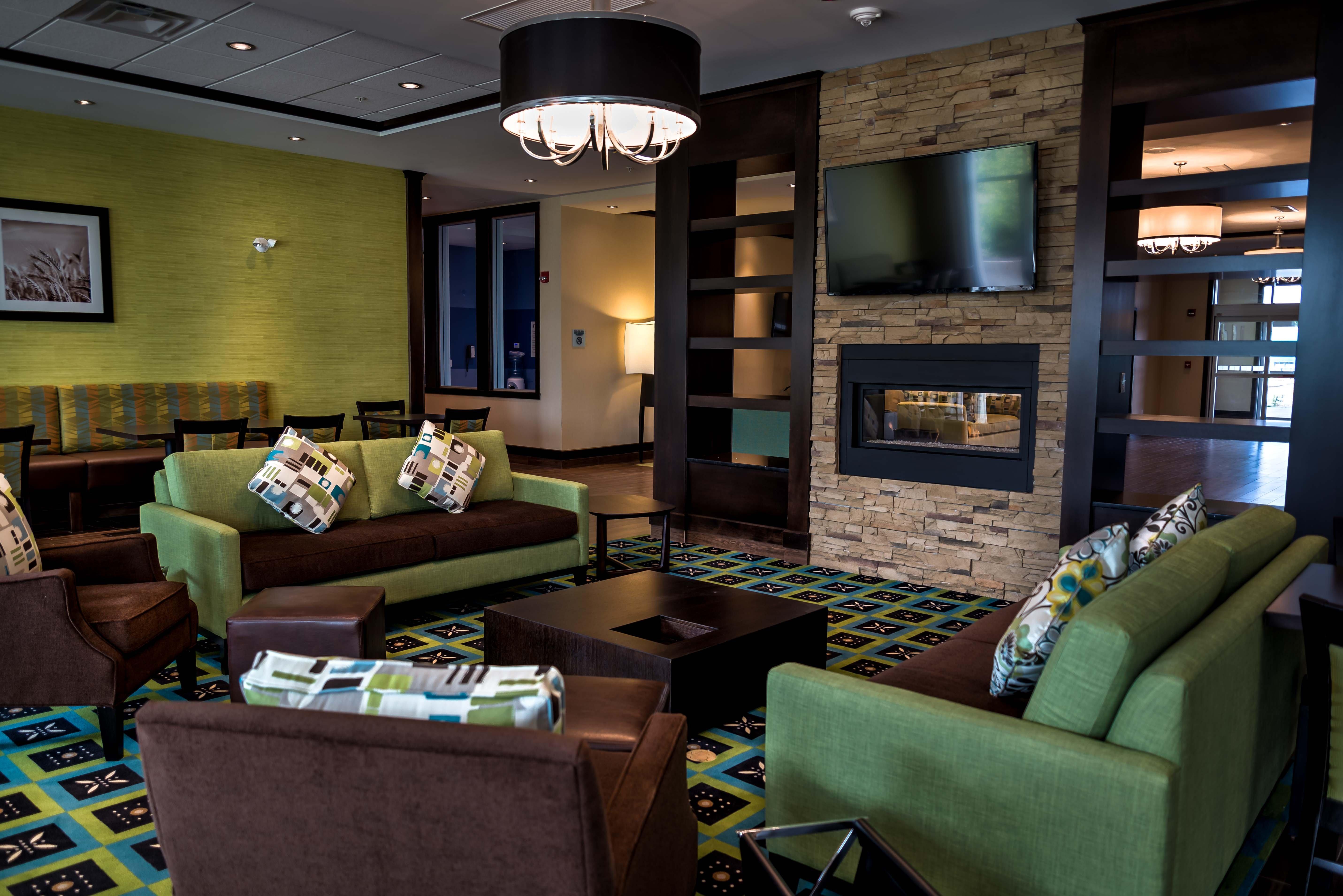 Holiday Inn Express & Suites Spruce Grove - Stony Plain By Ihg Экстерьер фото