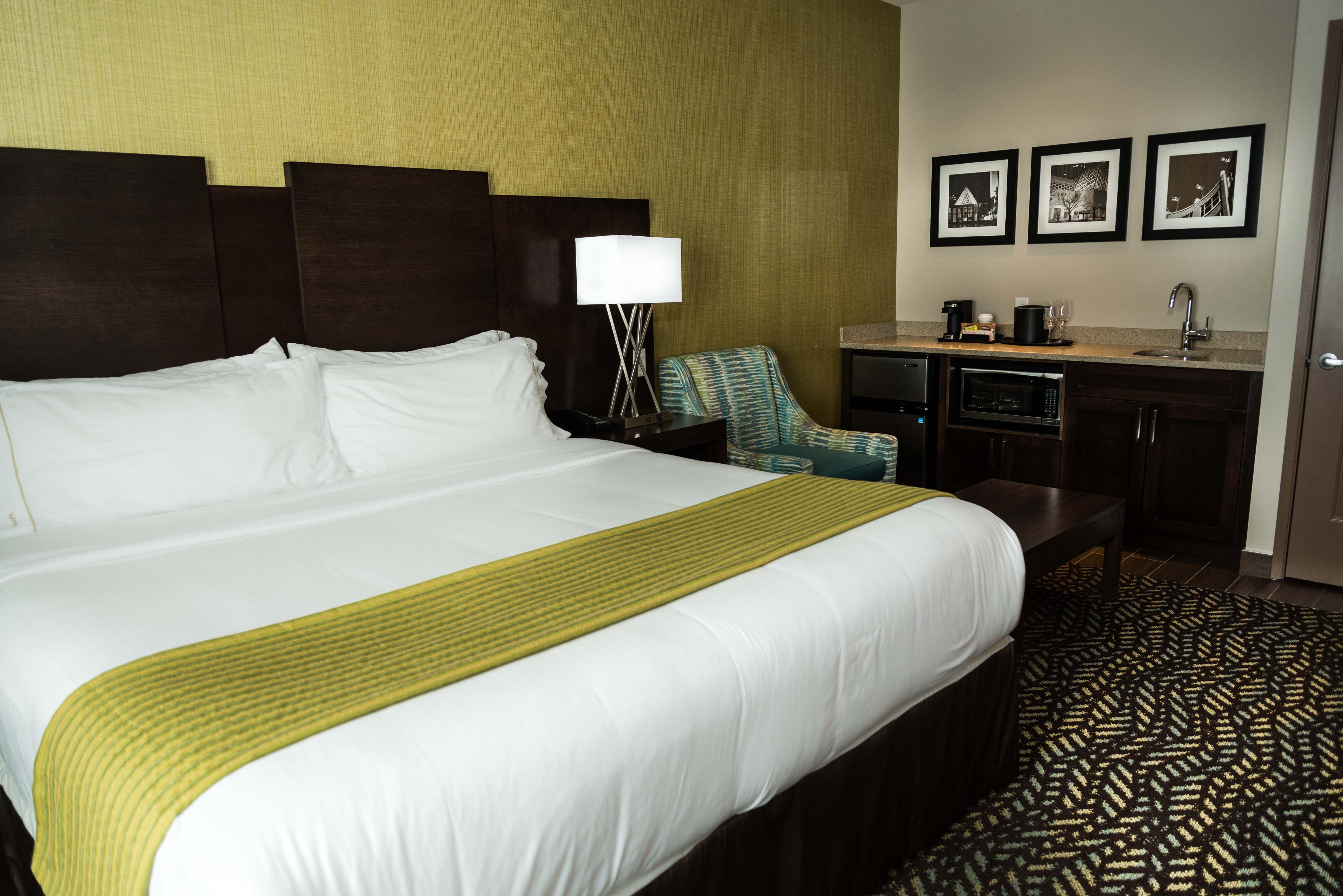 Holiday Inn Express & Suites Spruce Grove - Stony Plain By Ihg Экстерьер фото